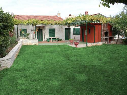 Peaceful Holiday Home In Marcana With A Handmade Fireplace