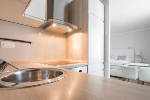 Apartments And Rooms With Parking Space Zagreb - 14675