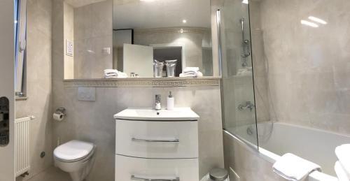 Apartments And Rooms With Parking Space Zagreb - 14675
