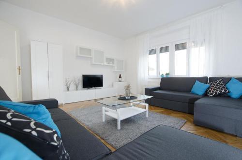 Apartments With Wifi Zagreb - 14045