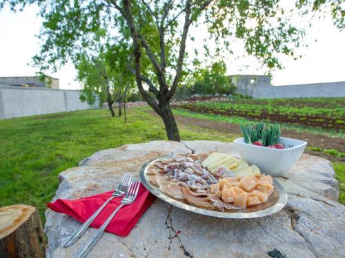 Villa Holiday Home Iva With Pool