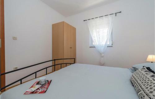 Four-bedroom Holiday Home In Sukosan