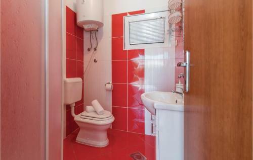 Four-bedroom Holiday Home In Sukosan