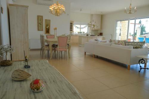 Luxurious Villa In Agia Paraskevi Chalkidiki