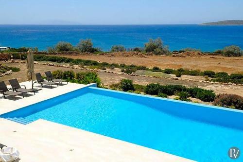 Alyki Villa Sleeps 10 Pool Air Con