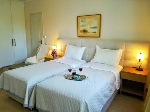 Hostal Amforeas Retreat Guesthouse
