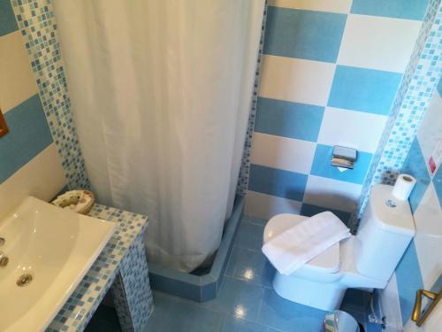 Hostal Amforeas Retreat Guesthouse