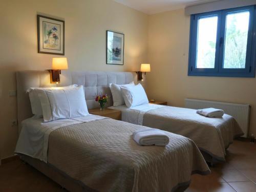 Hostal Amforeas Retreat Guesthouse