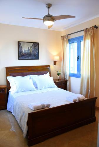 Hostal Amforeas Retreat Guesthouse