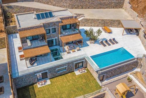 Plaka Villa Sleeps 8 Air Con Wifi