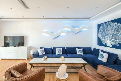 Plaka Villa Sleeps 8 Air Con Wifi