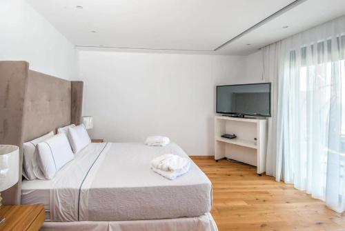 Plaka Villa Sleeps 8 Air Con Wifi