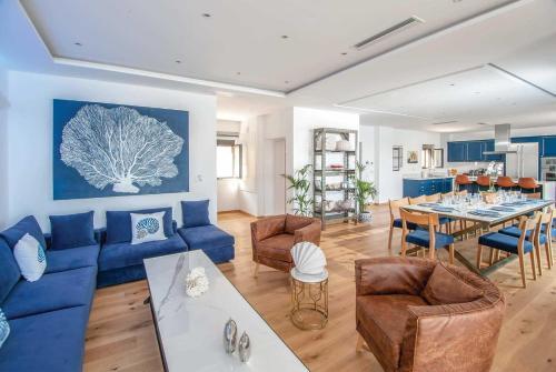 Plaka Villa Sleeps 8 Air Con Wifi