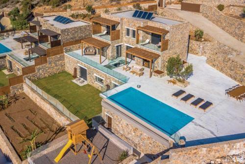 Plaka Villa Sleeps 8 Air Con Wifi