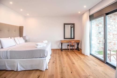 Plaka Villa Sleeps 8 Air Con Wifi