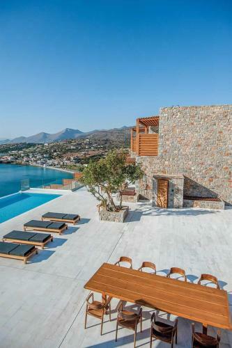 Plaka Villa Sleeps 8 Air Con Wifi