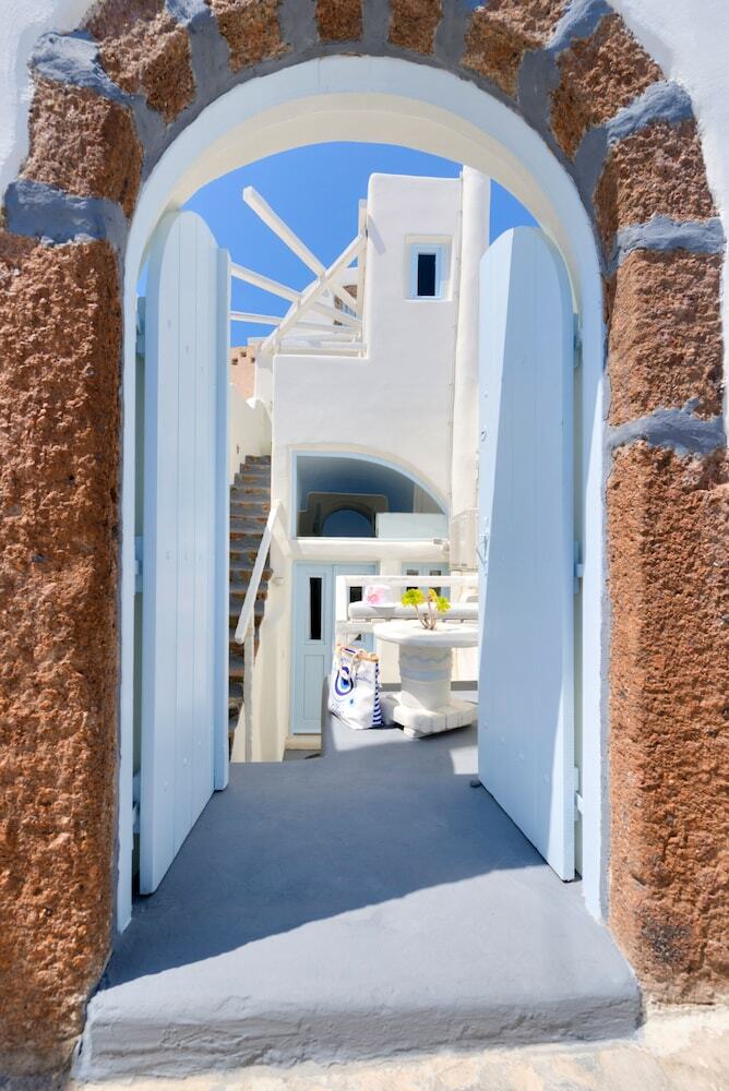 Christina's Cave House