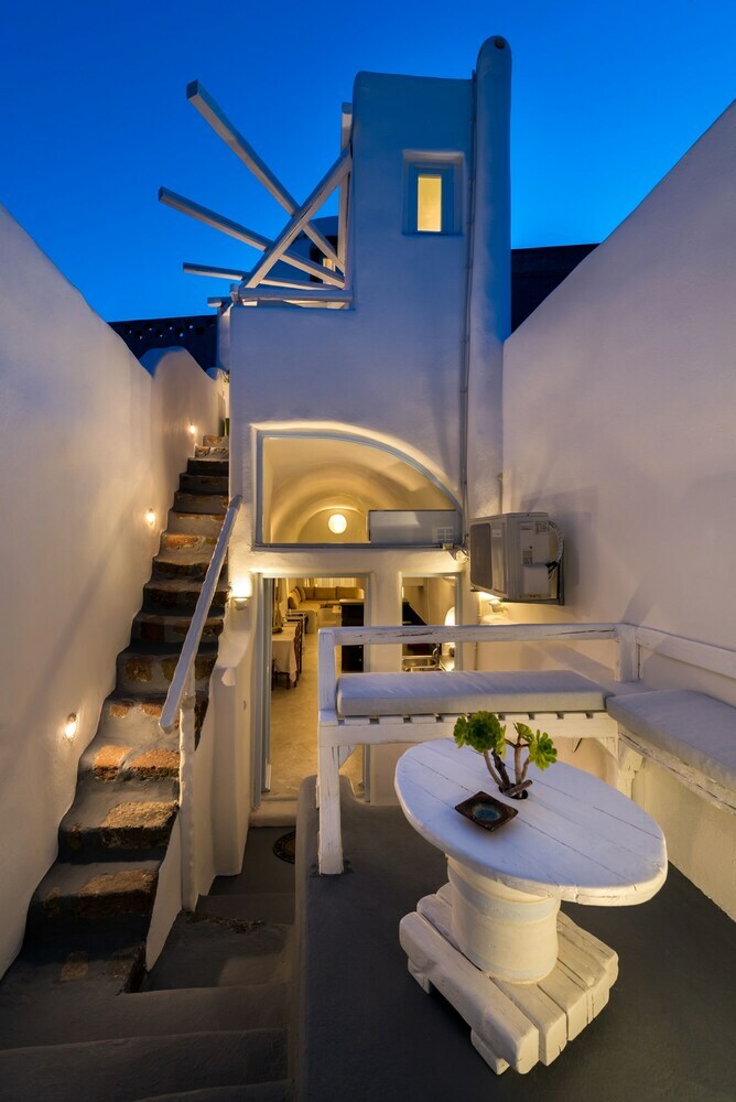 Christina's Cave House