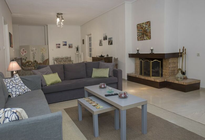 Family Holidays Apartment In Glyfada