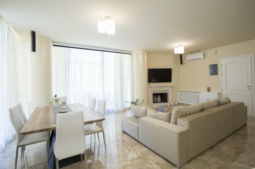 Airport Luxury Apartment