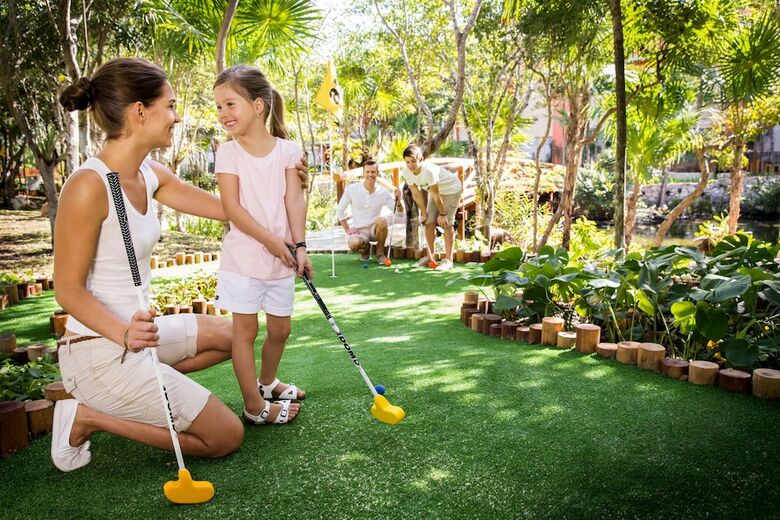 Hotel Barcelo Maya Colonial