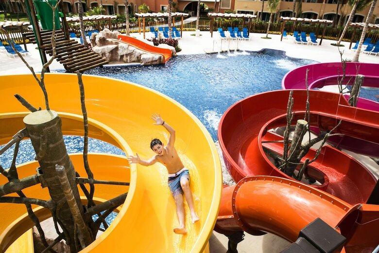 Hotel Barcelo Maya Colonial