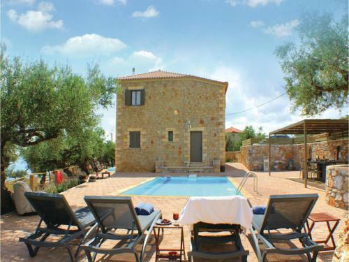 Four-bedroom Holiday Home In Kardamyli