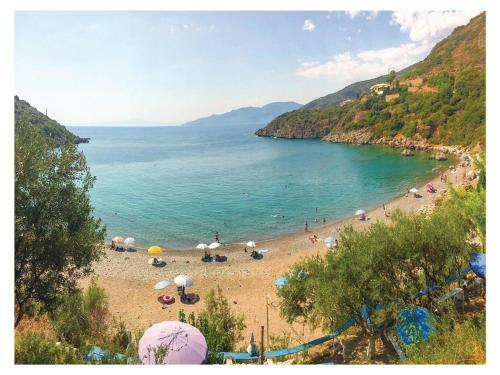 Four-bedroom Holiday Home In Kardamyli