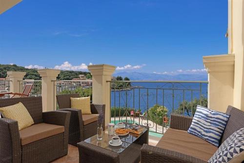 Kassiopi Villa Sleeps 9 Pool Air Con Wifi