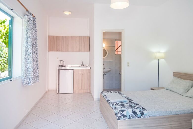 Hostal Fardini Seaside Hotel