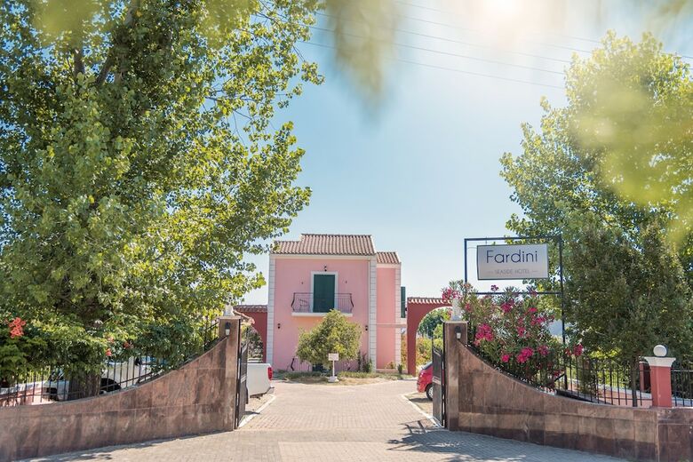 Hostal Fardini Seaside Hotel