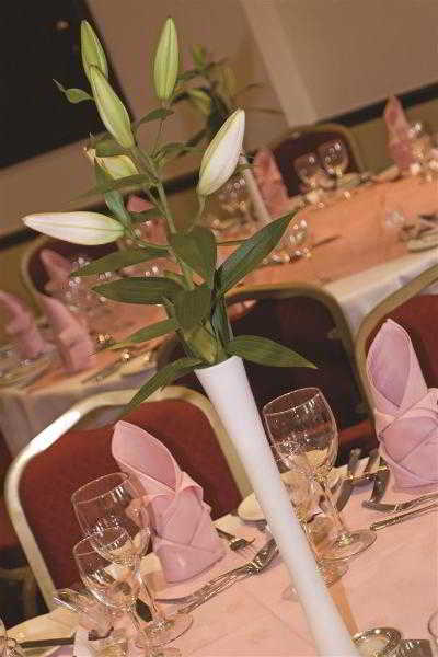 Best Western Oaks Hotel