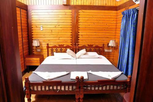 Daddysen Holidays A/c Houseboat