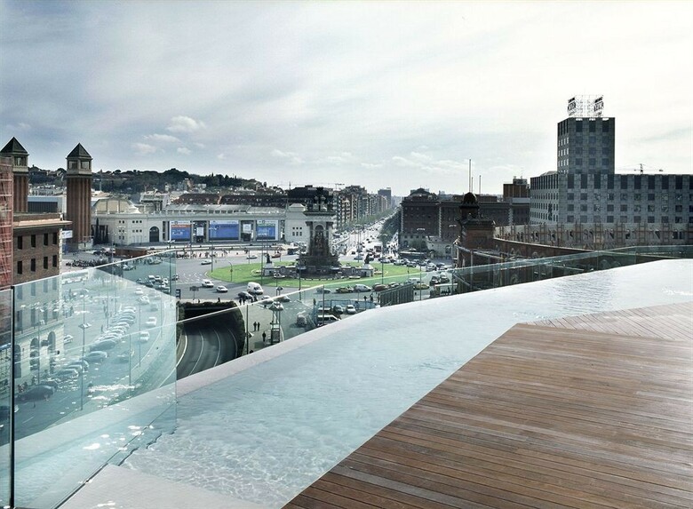 B-hotel