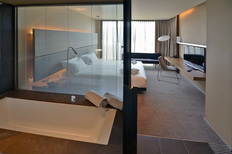 B-hotel