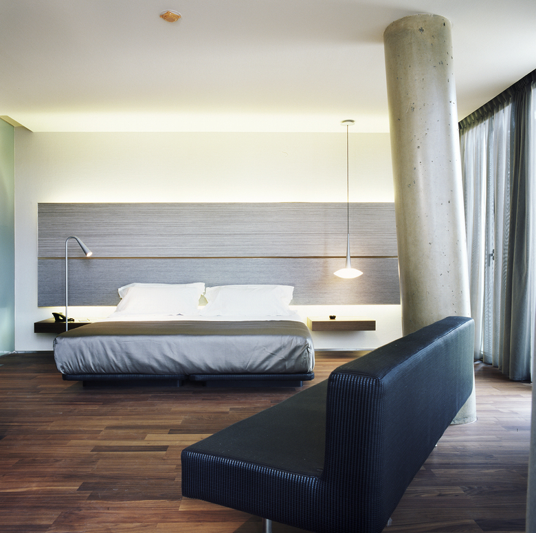 B-hotel
