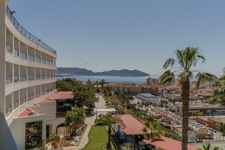 Hotel Ramada Resort By Wyndham Puerto de Mazarron