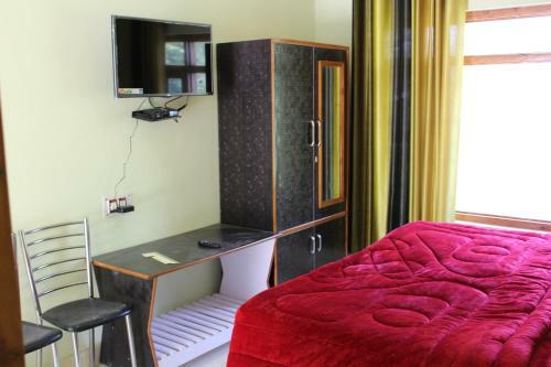 Hostal The Dhanolti Groove Garden