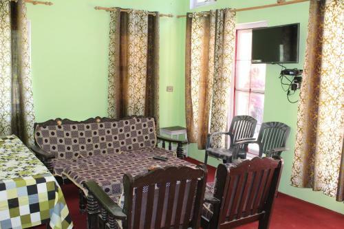 Hostal The Dhanolti Groove Garden