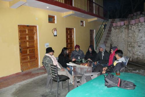 Hostal The Dhanolti Groove Garden