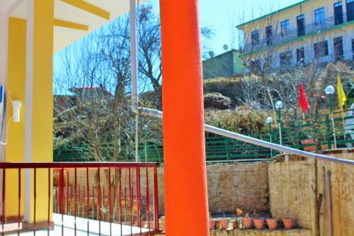 Hostal The Dhanolti Groove Garden