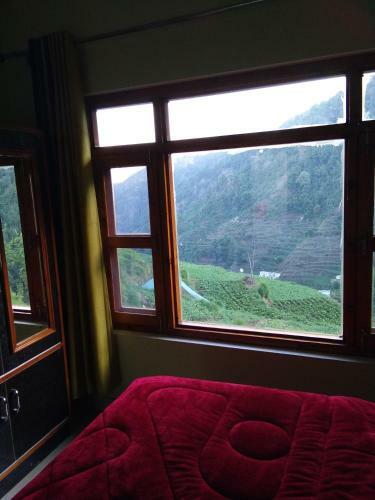 Hostal The Dhanolti Groove Garden