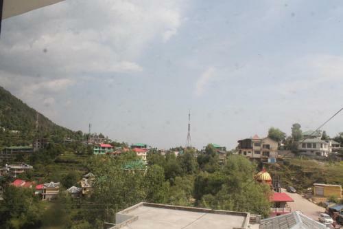 Hotel Decent Room In Naddi Mcleodganj