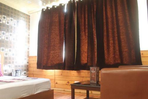 Hotel Decent Room In Naddi Mcleodganj