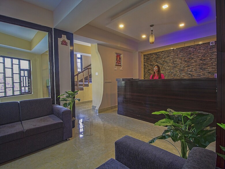 Hotel Oyo 16637 Tiara Regency