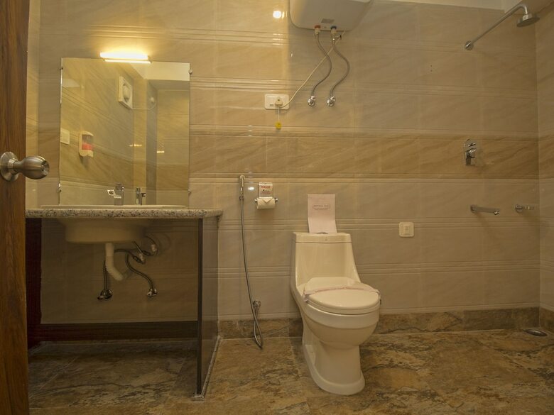 Hotel Oyo 16637 Tiara Regency