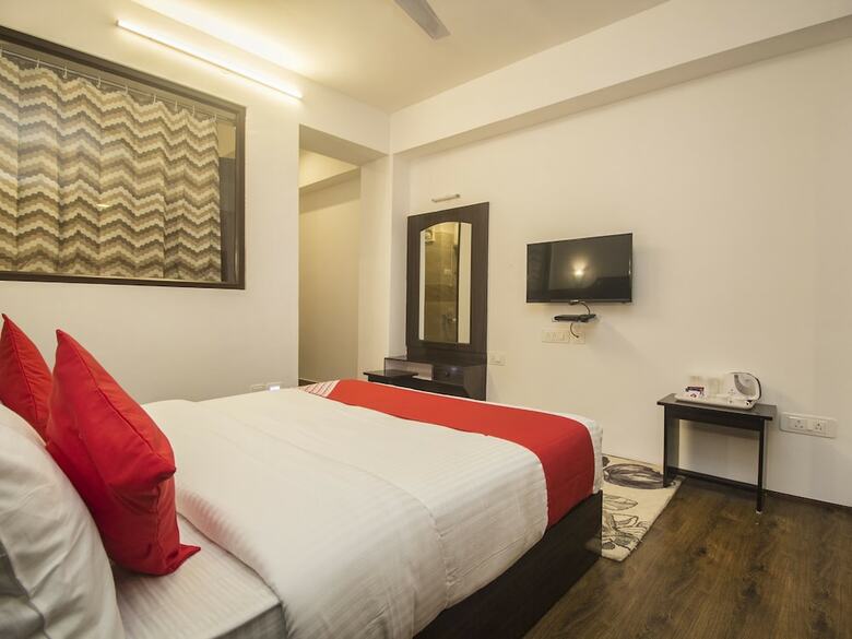 Hotel Oyo 16637 Tiara Regency