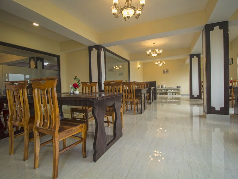 Hotel Oyo 16637 Tiara Regency