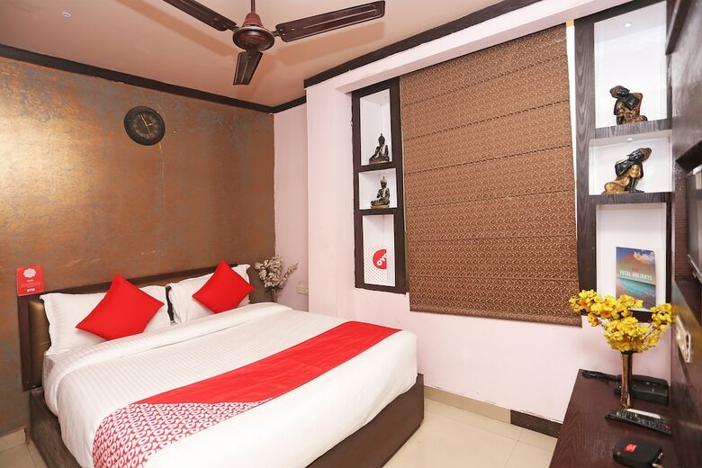 Hotel Oyo 18259 Palm Tree