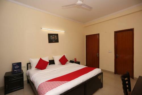 Hotel Oyo 23332 Flagship Divine Inn